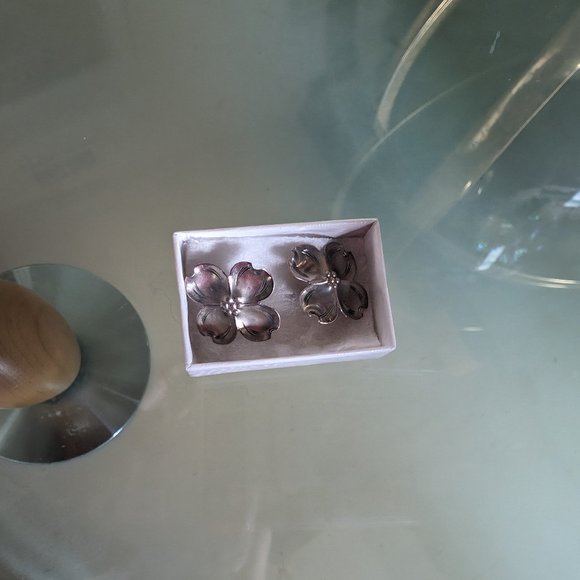 Stuart Nye Earrings - Picture 1 of 3